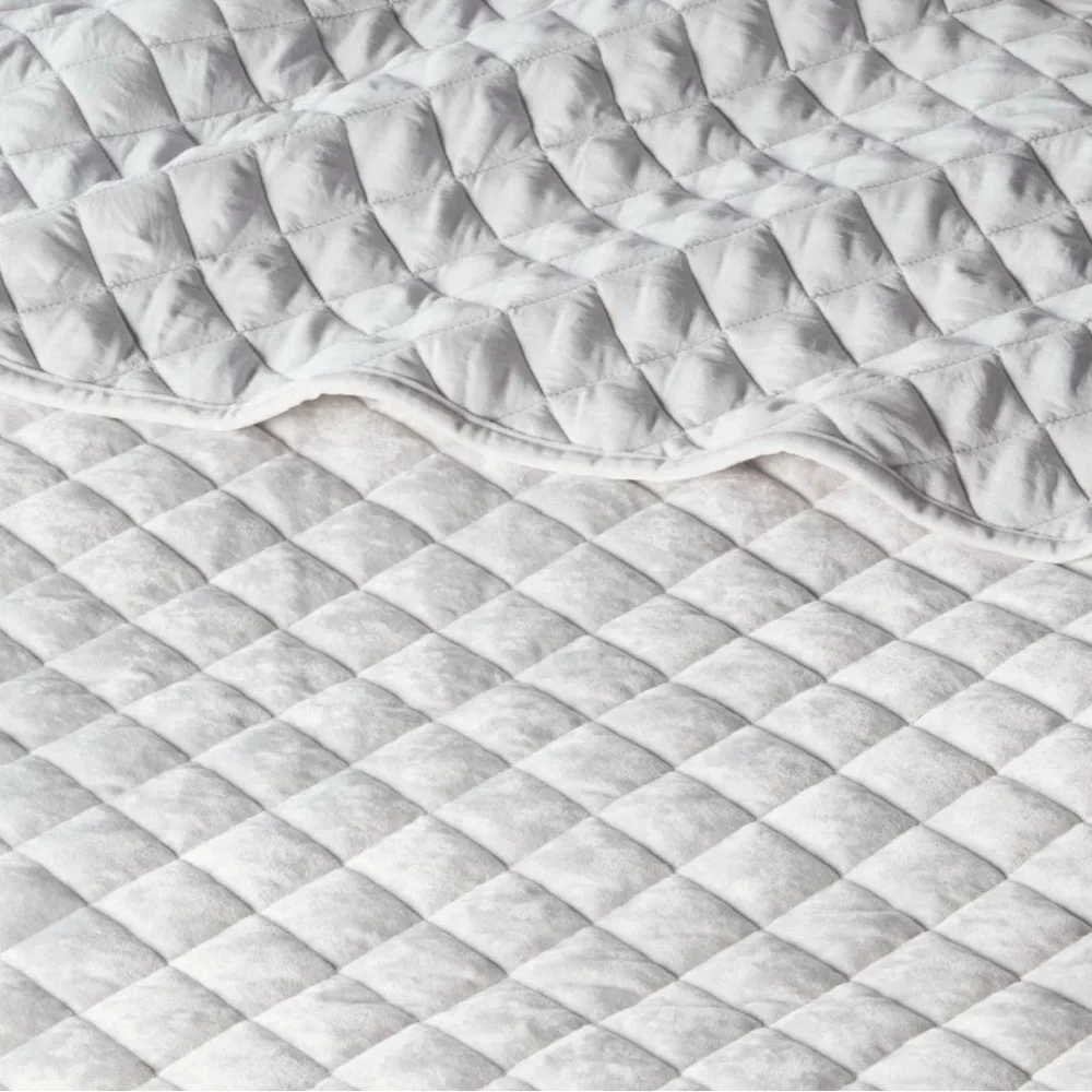 Threshold Full/Queen Luxe Diamond Stitch Velvet Quilt Light Gray NWOT
